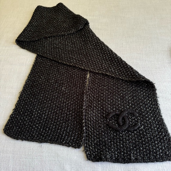 •Chanel Black Metallic Silver Cashmere Knit Logo Scarf 10”x80” Made In F… - Picture 3 of 12
